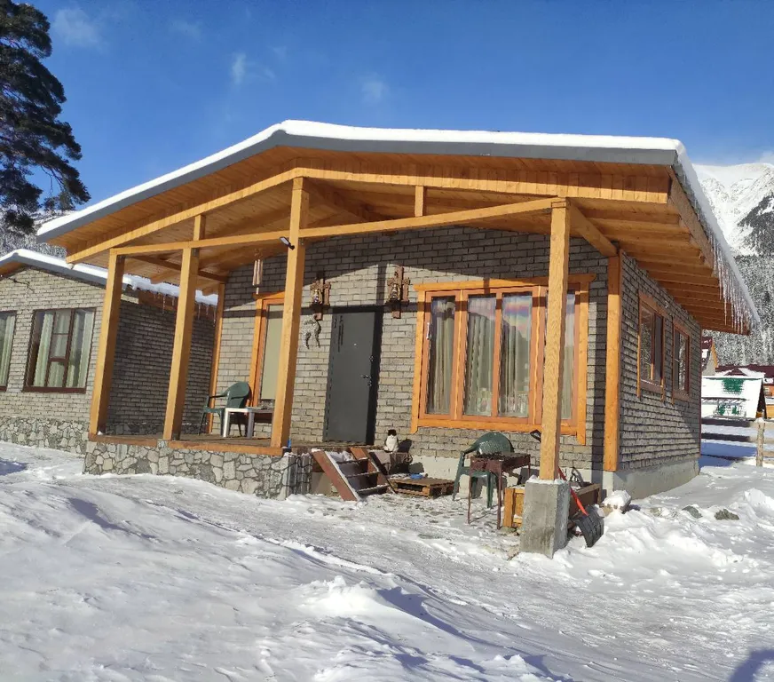 Дом с прекрасным видом на горы и верандой