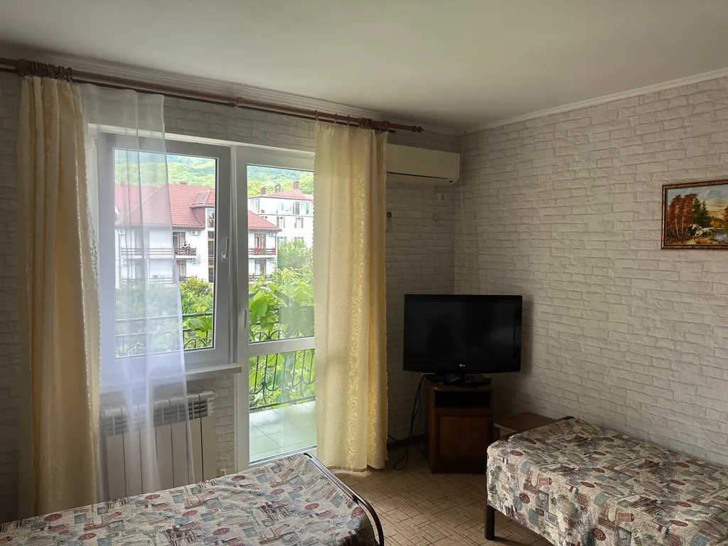 Квартира Квартира Трехместный номер 3 в частном доме Лужайка — Лазаревское