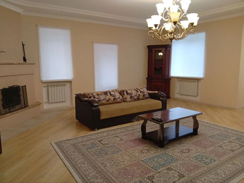 Уютный двухэтажный дом в самом центре города-курорта