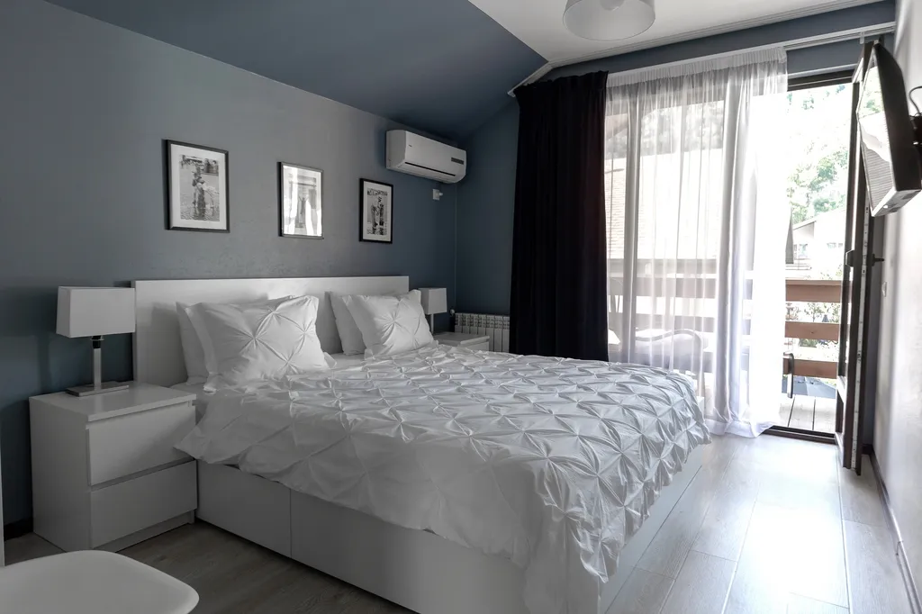 Дом целиком с личной парковкой в центре курорта