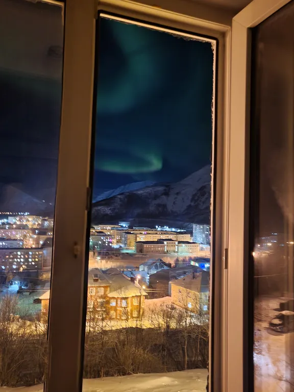 Квартира с потрясающим видом на город, горы и озеро