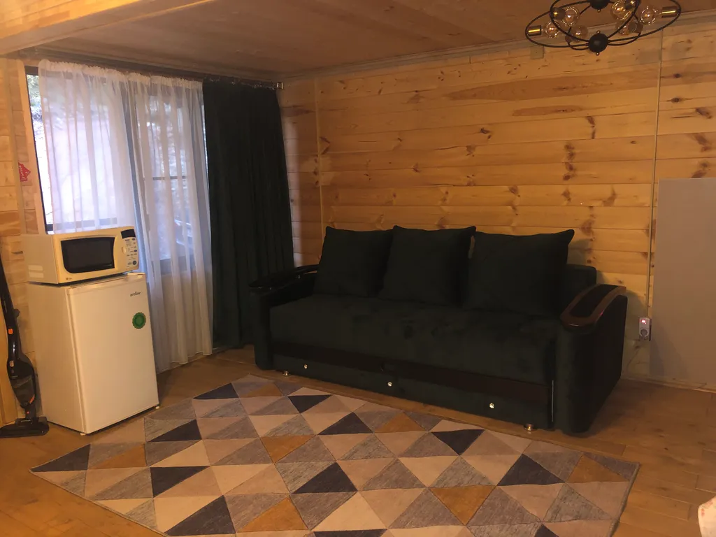 Домики-шале с видом на сосновый лес