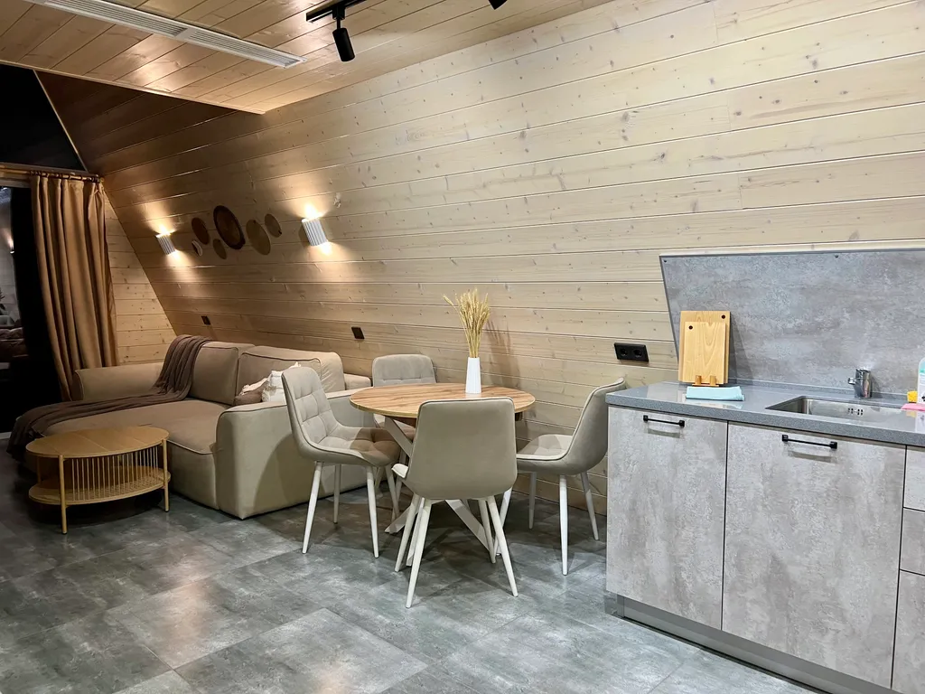 Коттедж Уютный дом Поле с баней на дровах и сибирским чаном — Лопатино