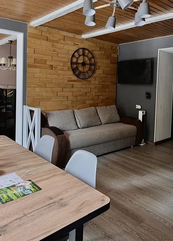 Премиальный Гостевой Дом в темных тонах с видом на горы