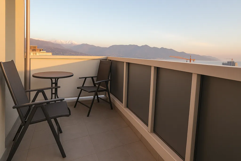 Семейный номер-студия с большим балконом и видом на море