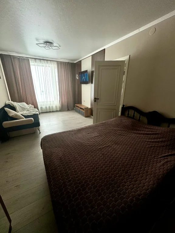 Апартамент в новом районе города с комплиментом от компании v-gosti