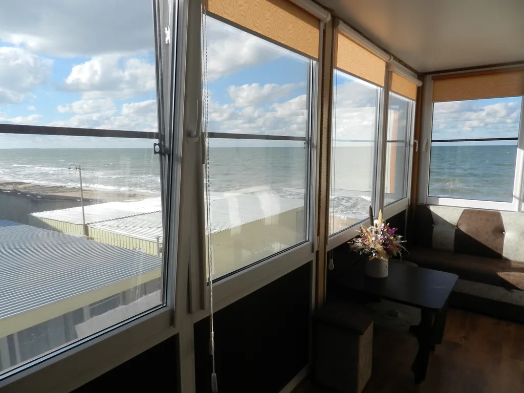 Квартира Домики на пляже Золотой Якорь с видом на море — аренда посуточно в Голубицкая