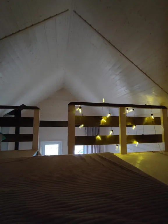 Домик на берегу реки