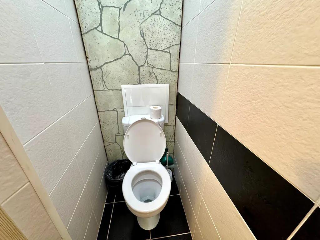 Двухкомнатная квартира люкс класса с камином в центре