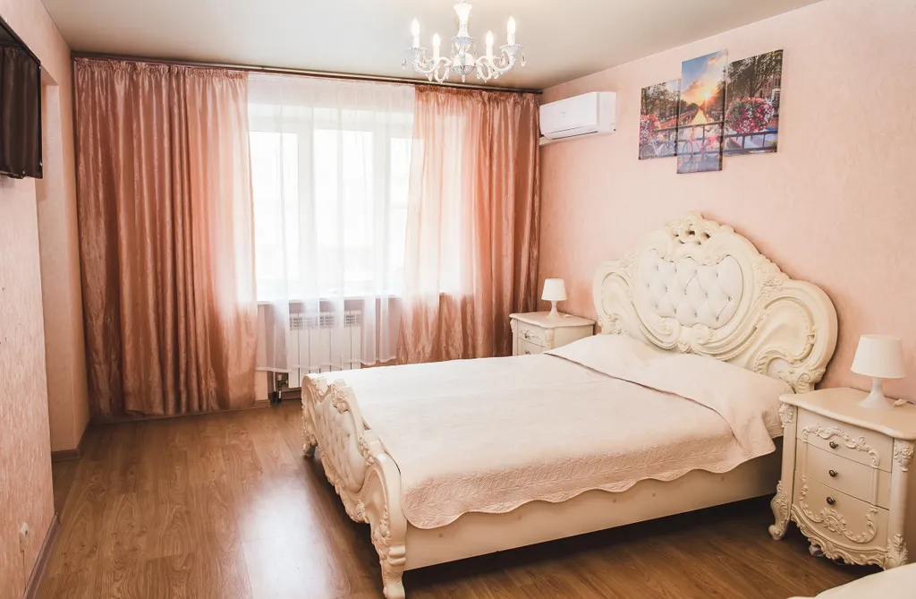 Элитная двухкомнатная квартира в центре у площади Ленина