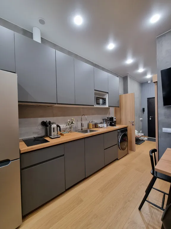 Современные апартаменты с джакузи у озера