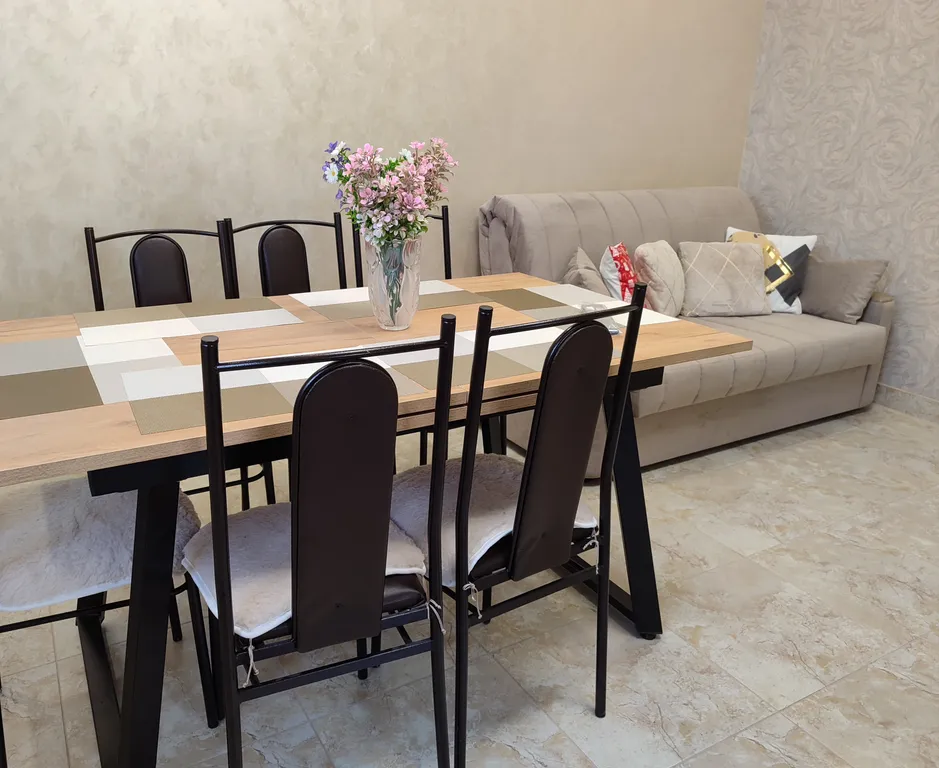 Уютный дом в частном секторе с парковой ваших машин