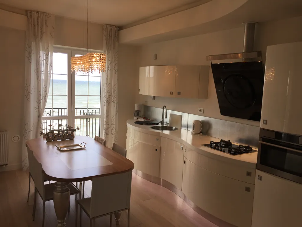 Апартамент белая волна с видом на море