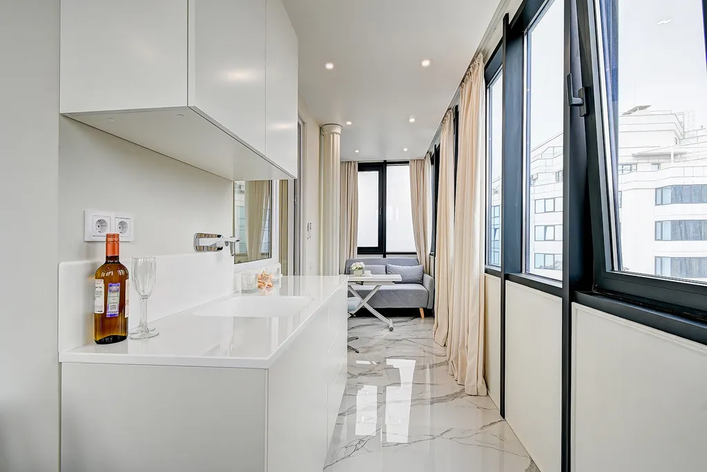 Квартира Квартира Двухкомнатная с 2 санузлами, проектором на балконе, бассейном на территории — Адлер