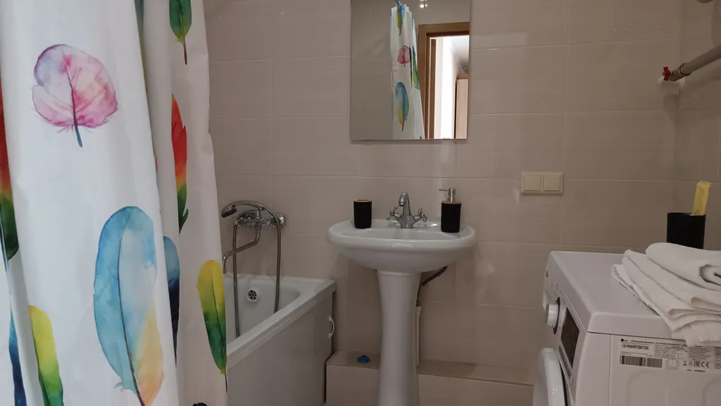 Евротрешка Pink с видом на воду и выходом на пляж