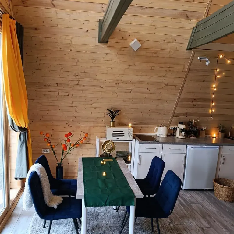 Стильный A-frame с баней/сауной и сибирским чаном на дровах.