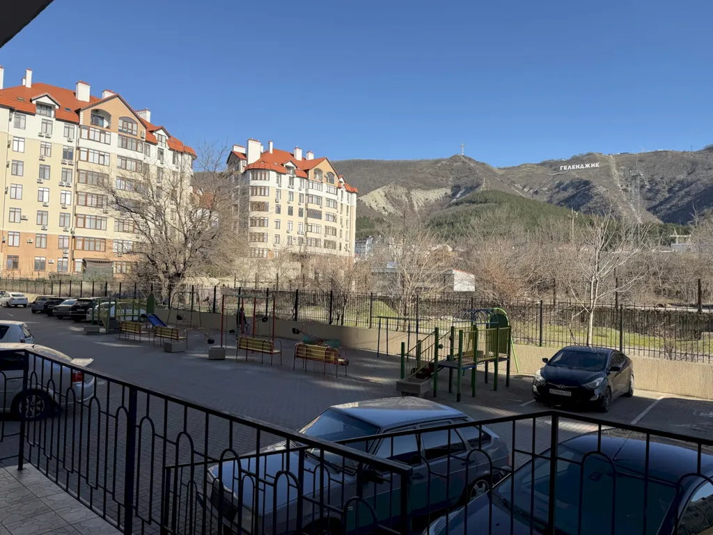 Квартира Квартира с балконом и видом на горы в центре - 11 мин до моря — Геленджик