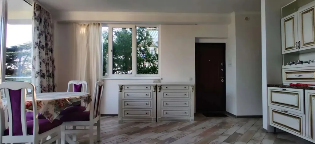 Люкс с видом на море и отдельной спальней 302