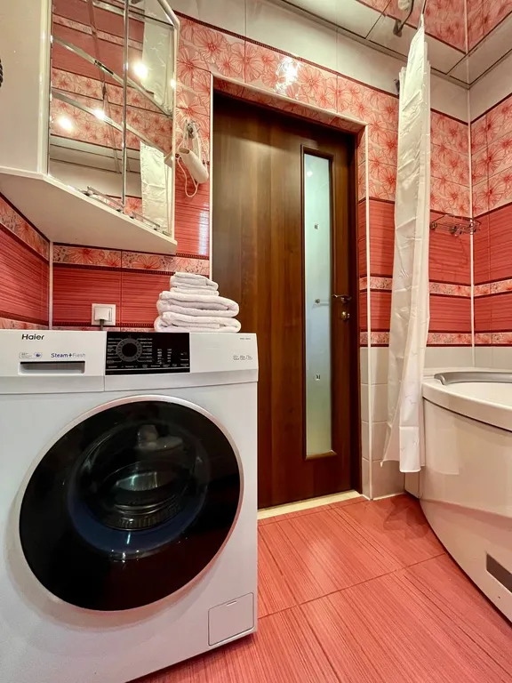 Квартира Уютная евро 3-комнатная квартира в 1 минуте от метро Академическая — Москва