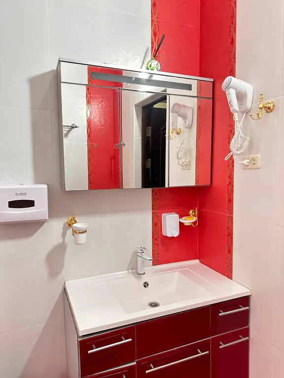 Большой 3х-этаж. дом на берегу моря