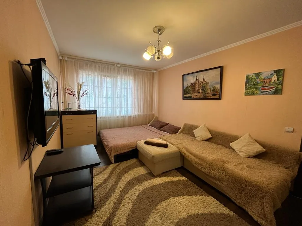 Светлая и уютная однокомнатная квартира в самом центре города — аренда посуточно в Новый Уренгой