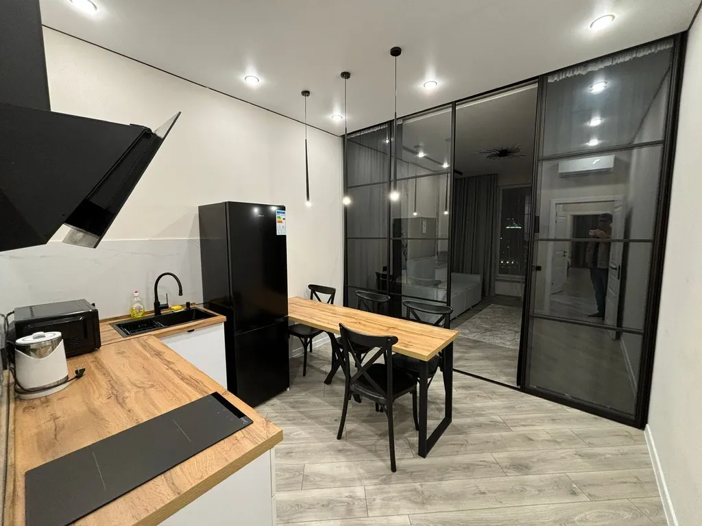 Estet вблизи ТРЦ Mega