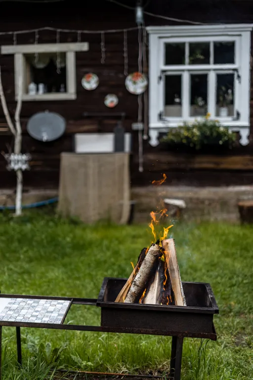 Хутор в лесу Розовый шмель