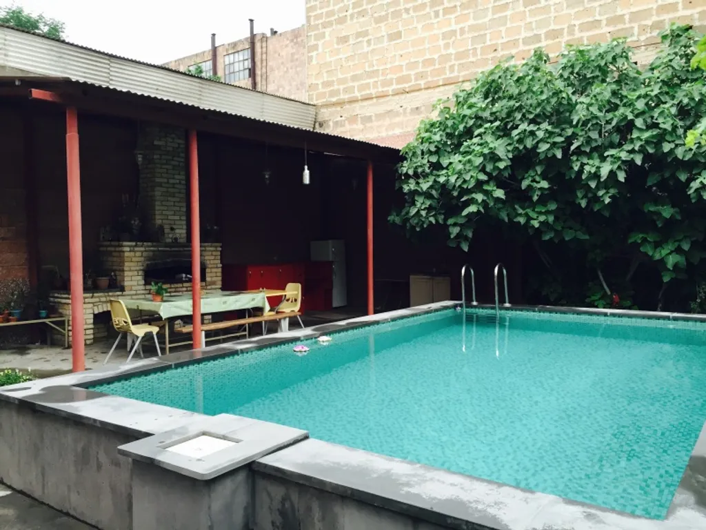 Вилли с бассейном