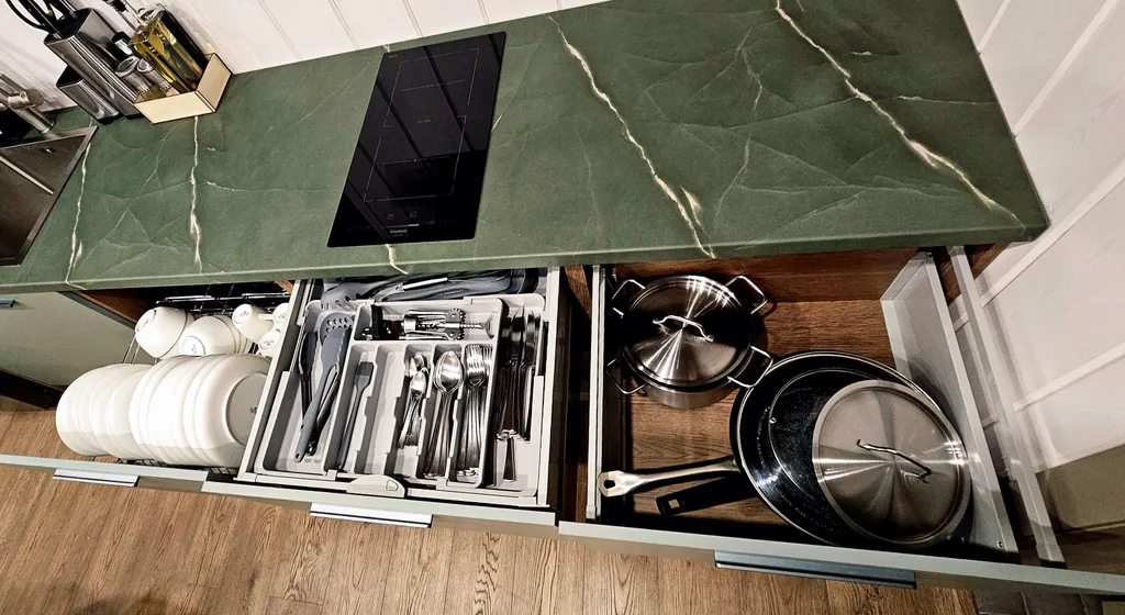 Далеко и надолго