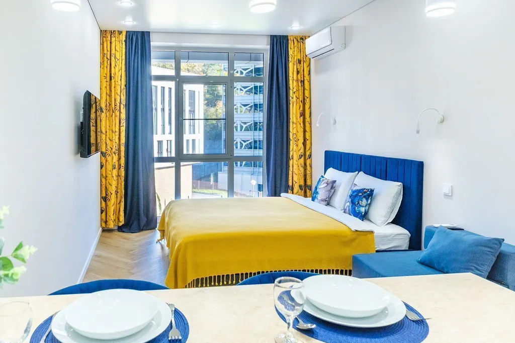 Дизайнерская светлая студия для 3 человек