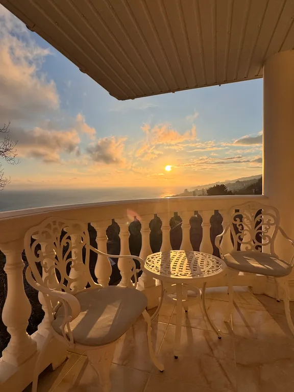 Верхний этаж дома с панорамным видом на море