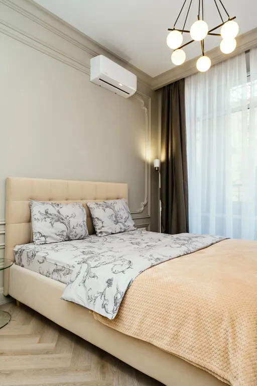 Стильные Апартаменты в центре Ялты «Yalta Plaza Holidays» 100м до Моря