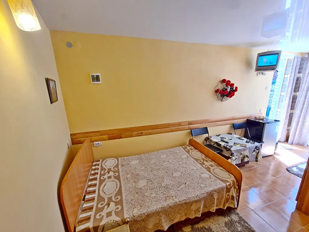 Квартира Номера на Пляже, квартира - студия с кухней 150/1, до берега 40 метров — Ейск