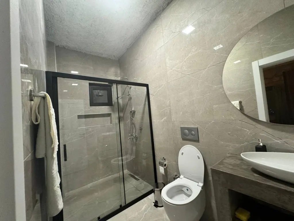 Роскошная вилла с бассейном и видом на горы