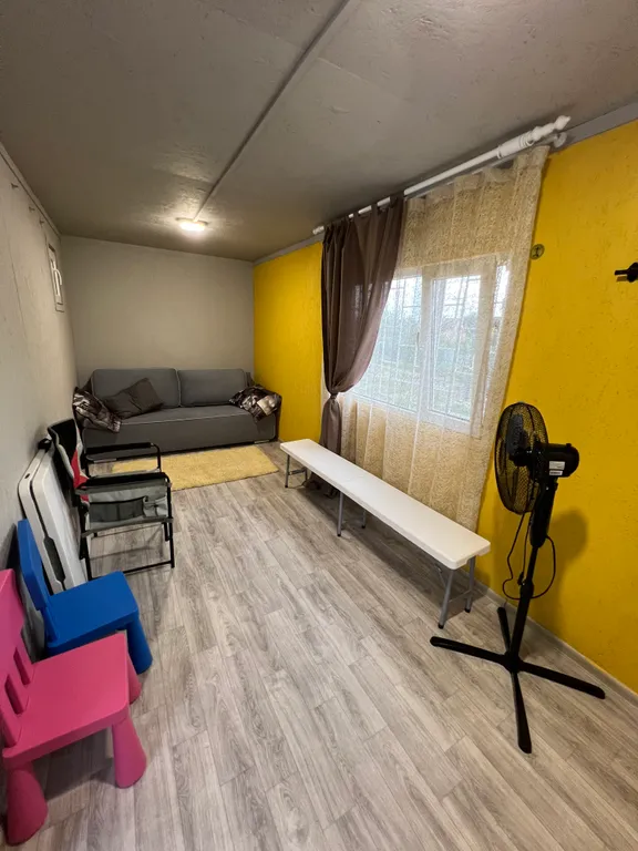 Дачный домик с большой террасой и бассейном