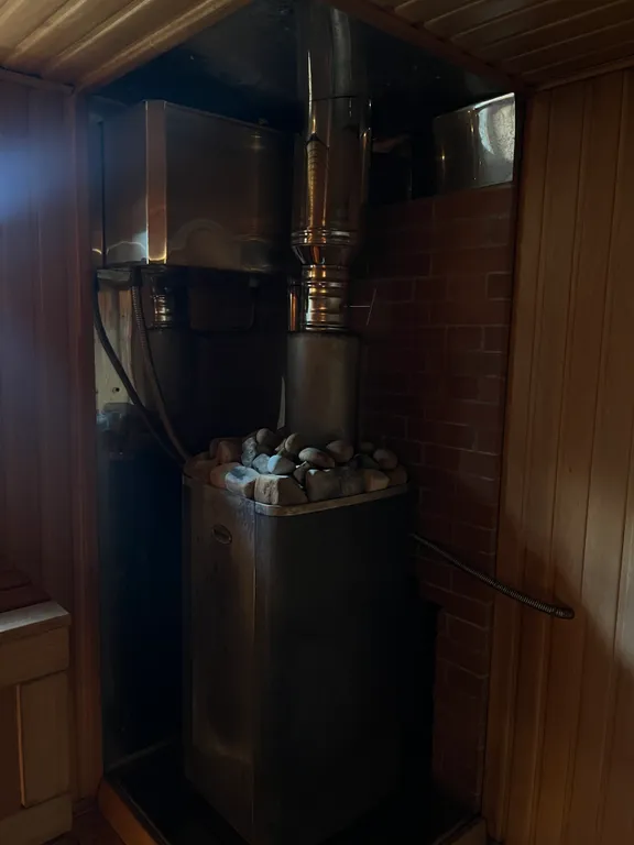 Уютный дом-баня из клеёного бруса, с двумя бассейнами