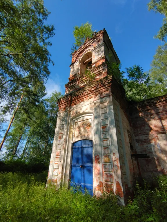 Дом на берегу протоки, ведущей в Вышневолоцкое водохранилище