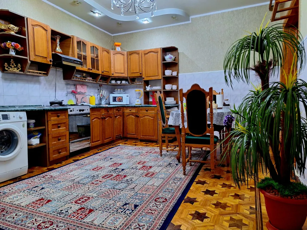 Уютный двухэтажный дом недалеко от моря