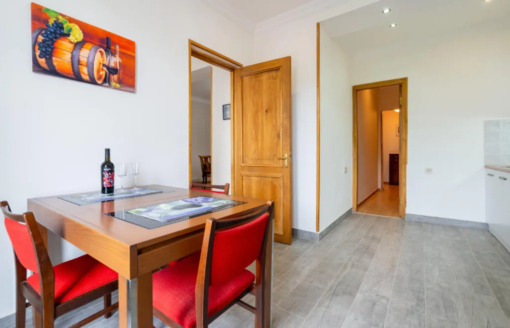 Просторный апартамент возле парка в центре Ваке