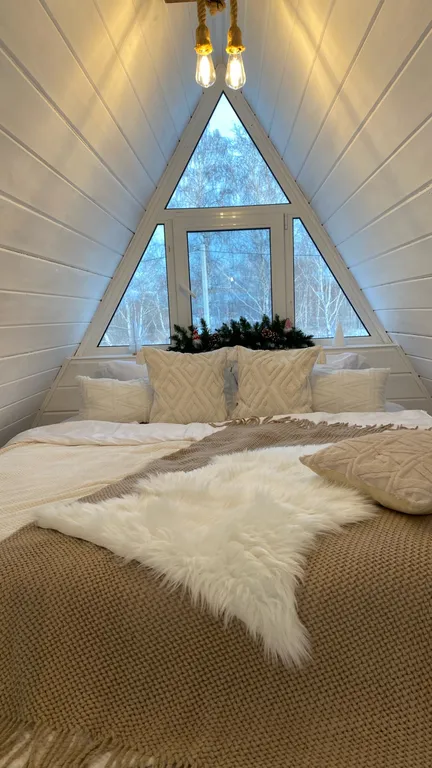 Уютный скандинавский домик у леса