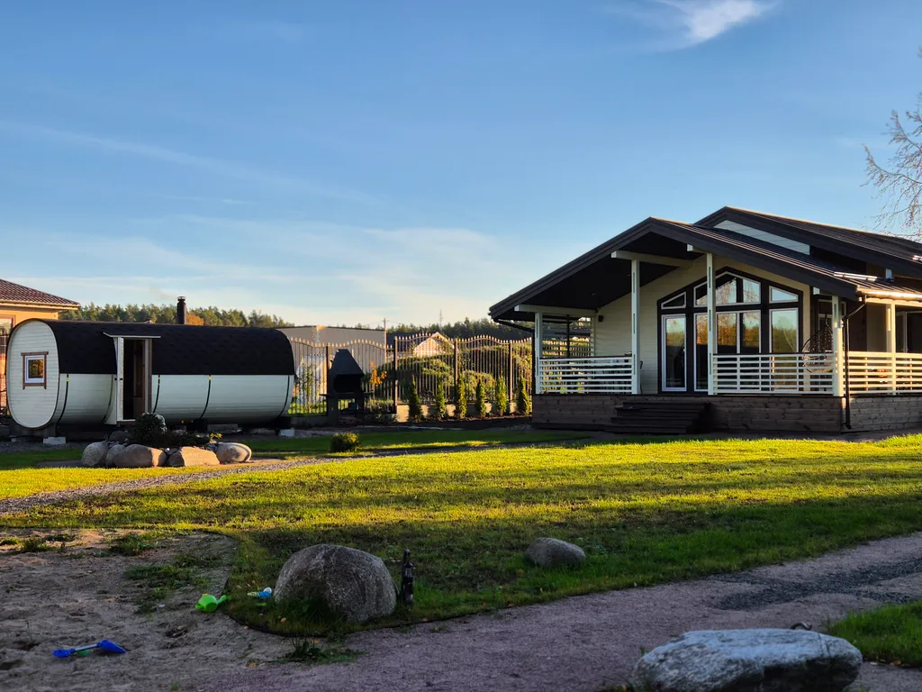 Коттедж Уютнейший дом с роскошным видом на озеро — Ларионово