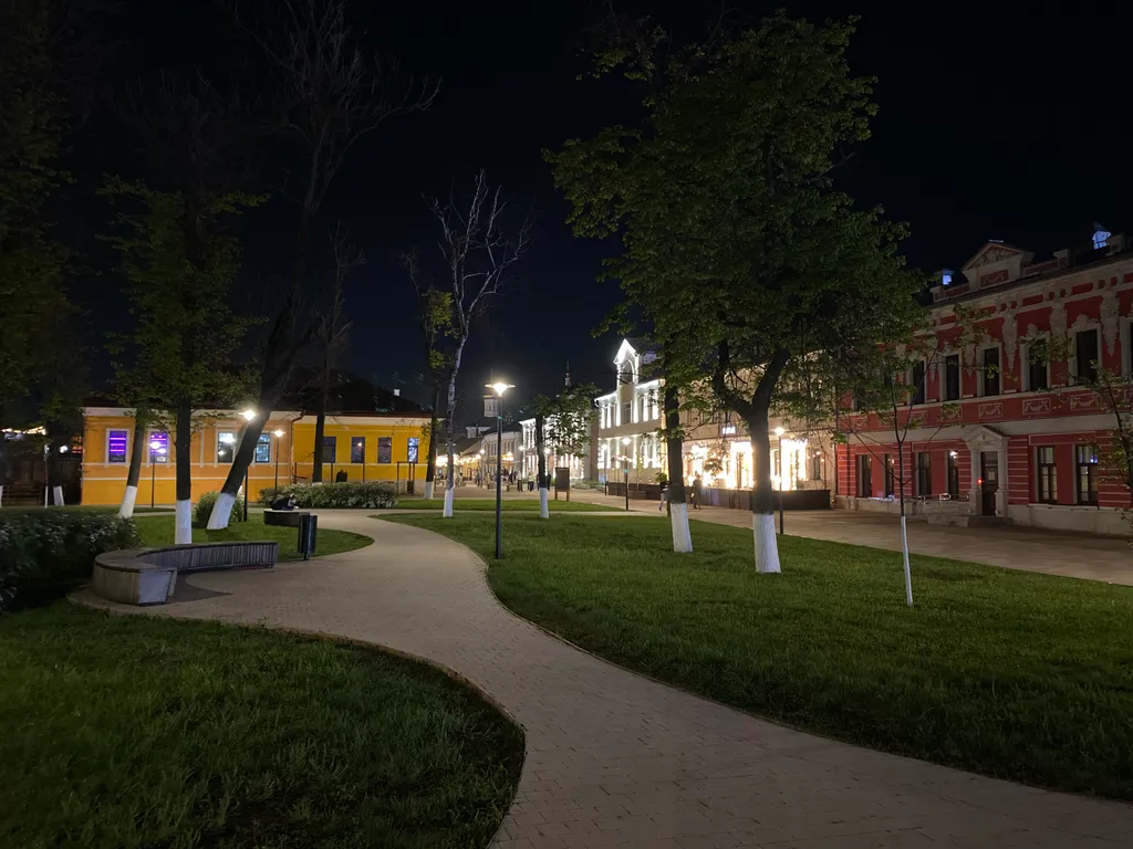 Студия через мост от Кремля