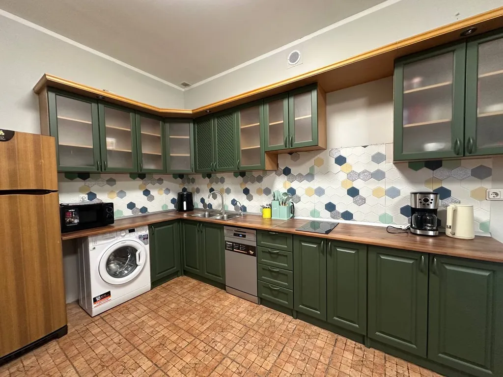 Бюджетная комната для 3 человек, вид на крыши, самый центр