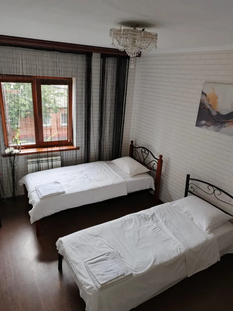 Спальня второй этаж две односпальные кровати+диван раскладной 