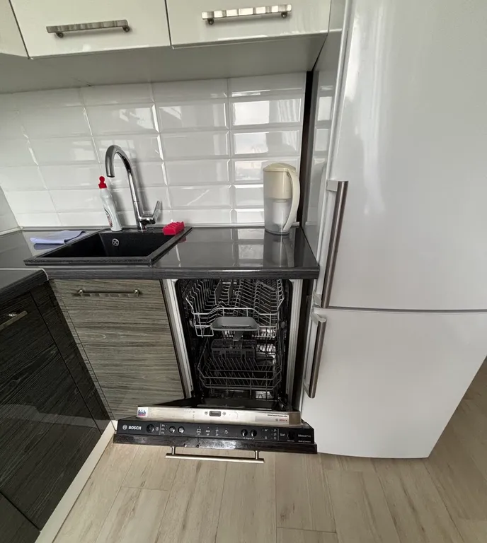 Светлая двухкомнатаная квартира с дизайнерским ремонтом рядом с центром города