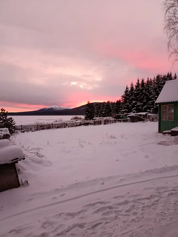 Домик с видом на озеро