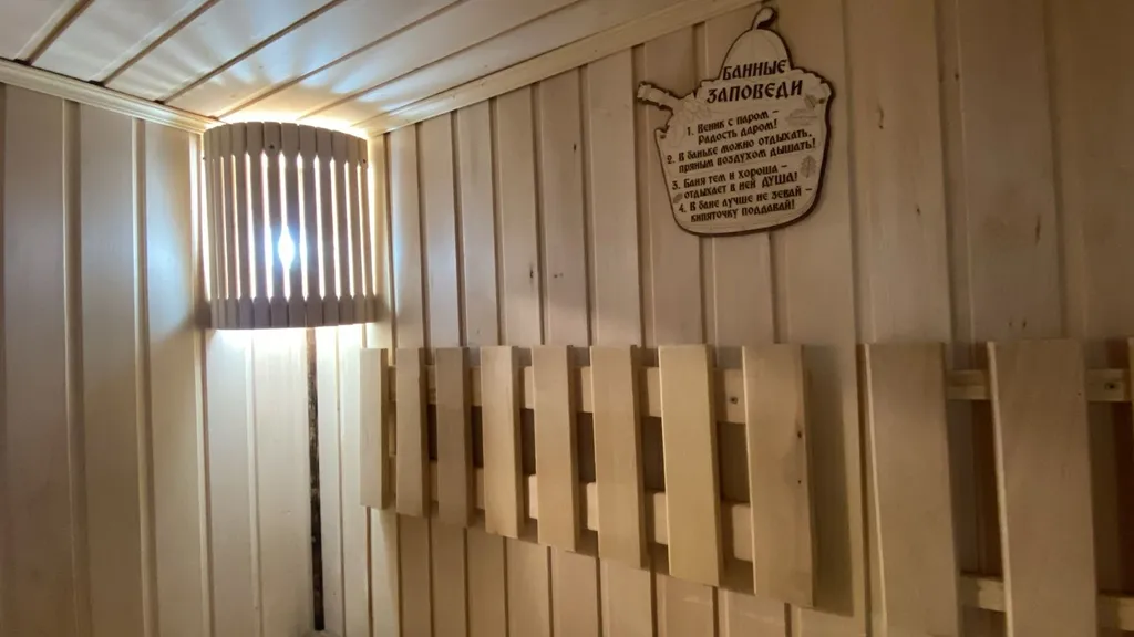 Новый стильный дом с камином