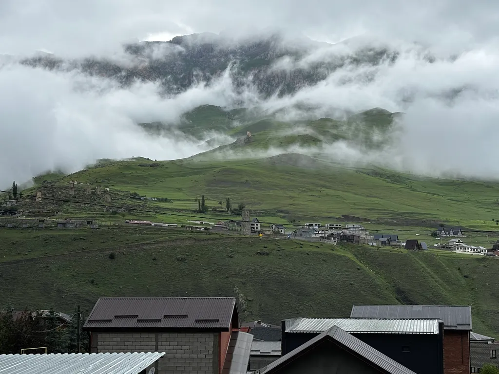 Новый коттедж с террасой и завораживающим видом на горы
