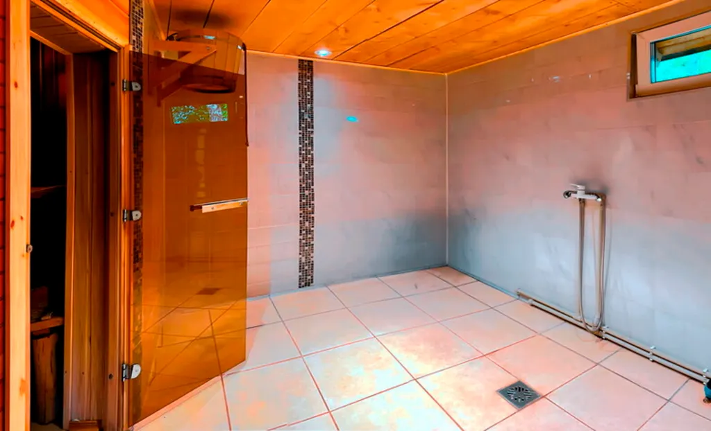 Хутор Избушка на опушке леса, возле реки