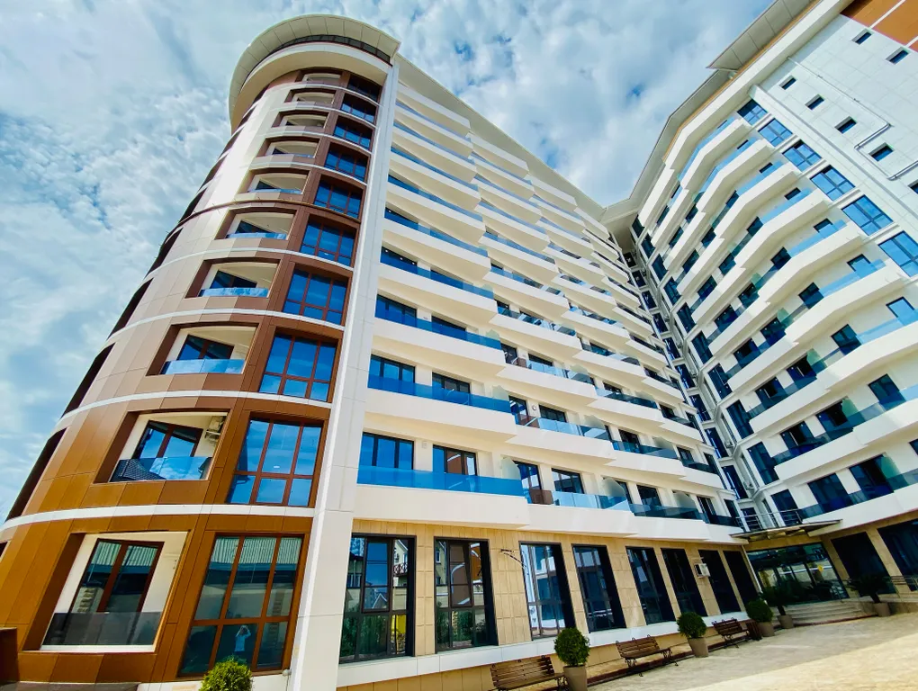 Трехкомнатная квартира у моря с балконом!